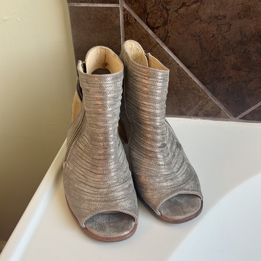CAYANNE PEEP TOE BOOTIE- Paul Green